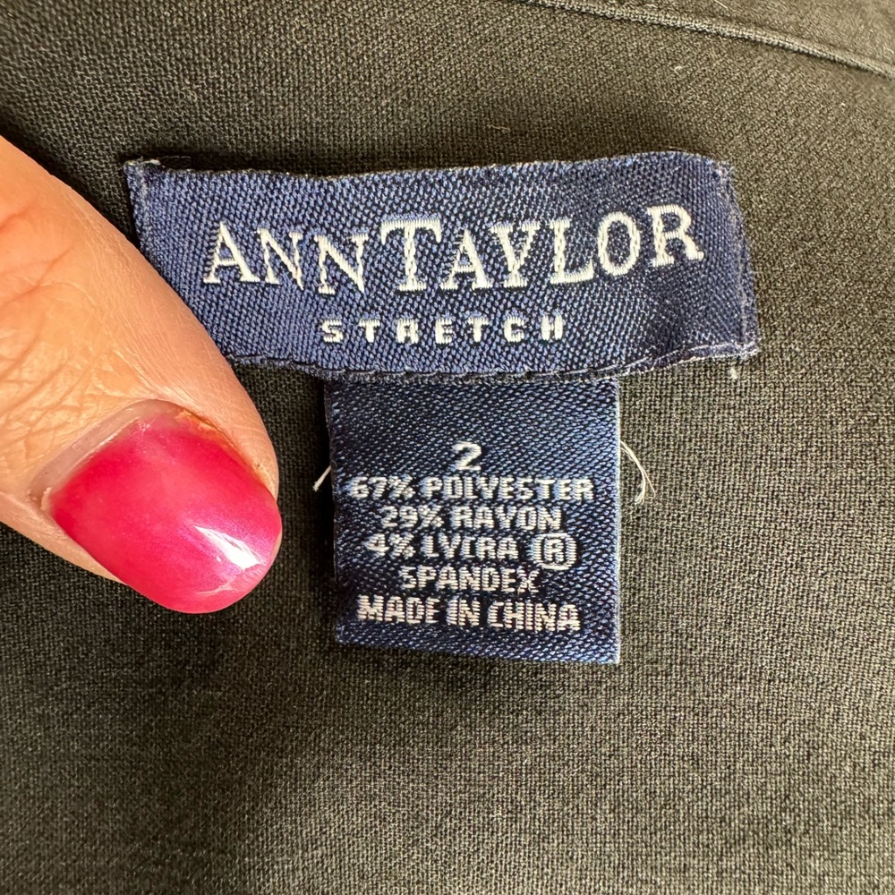 ANN TAYLOR    BLACK BUTTON FRONT TOP w/STRETCH  SIZE: 2    #4 - Picture 8 of 8
